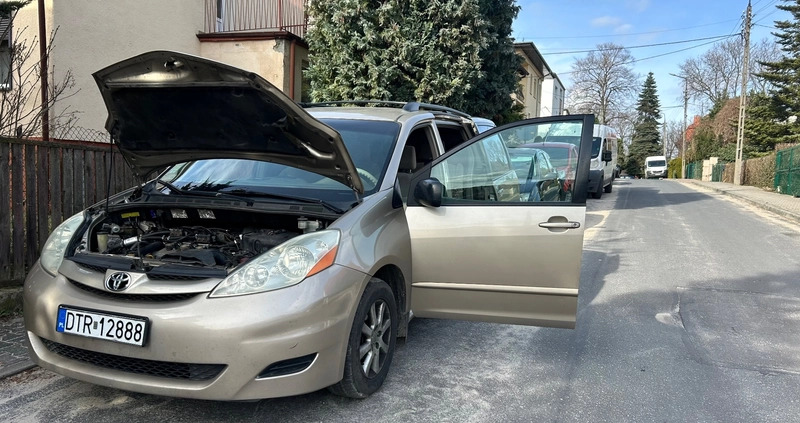 Toyota Sienna cena 24000 przebieg: 300000, rok produkcji 2006 z Trzebnica małe 67